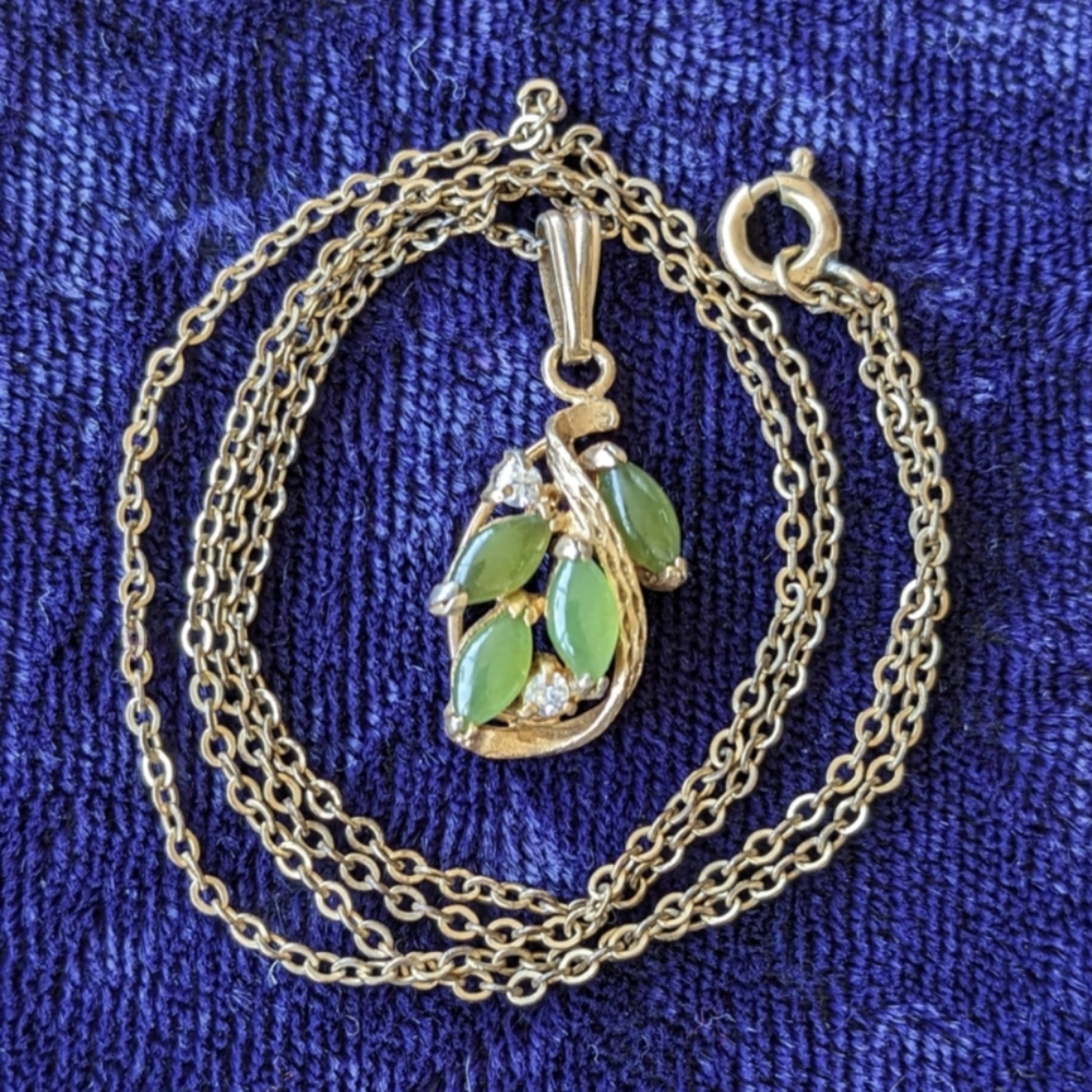 Vintage 14K Gold Plated Necklace With Natural Green Jade Stones